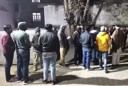 मेरठ में बेटी के अपहरण और मां की हत्या पर तनाव, विपक्ष ने राज्य सरकार पर साधा निशाना