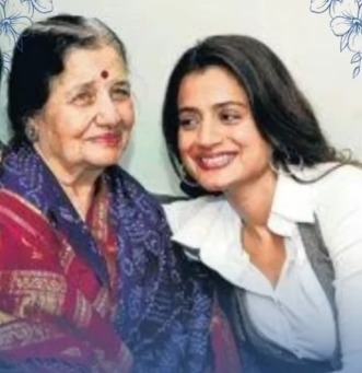 दिवंगत दादी की बर्थ एनिवर्सरी पर भावुक हुईं अमीषा पटेल, बोलीं- स्वर्ग से जलन होती है