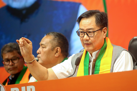 'दुश्मन को एक बार माफ करो, दोस्त को दो बार, गद्दार को कभी नहीं', 'रिजीम चेंज' वाले बयान पर किरेन रिजिजू का हमला