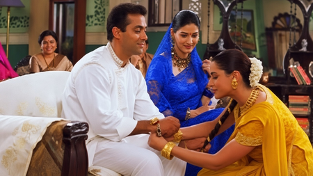रक्षाबंधन स्पेशल : 'हम साथ-साथ हैं' से 'जिगरा' तक, राखी के दिन परिवार संग जरूर देखें ये फिल्में