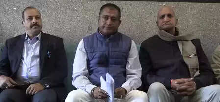 ऊना में सियासी घमासान: पूर्व विधायक रायजादा करेंगे सतपाल सत्ती पर मानहानि का मुकदमा