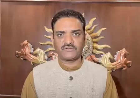 आरके चौधरी को सतही बात नहीं करनी चाहिए : असीम अरुण