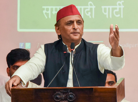 शंकराचार्य के अपमान पर बोले अखिलेश यादव- सत्ता का अहंकार चूर-चूर करेगा सनातन समाज