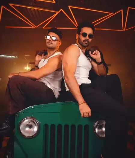 इंटरनेट के 'देसी बॉयज' बने अभिषेक बजाज और आवेज दरबार, पोस्ट किया शानदार वीडियो