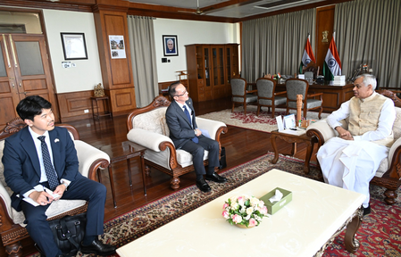 मुंबई: जापान, फिनलैंड और चीन के कॉन्सुल जनरल ने महाराष्ट्र-गुजरात के राज्यपाल से मुलाकात की