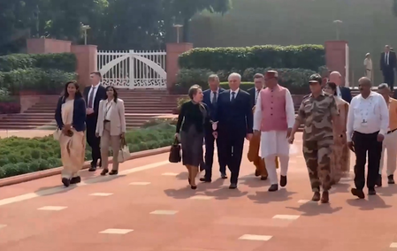 रूस की संसद के अध्यक्ष व्याचेस्लाव वोलोदिन ने राजघाट पहुंचकर राष्ट्रपिता महात्मा गांधी को श्रद्धांजलि दी