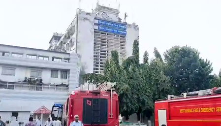 कोलकाता हवाई अड्डे पर एटीसी भवन की दूसरे तल पर लगी आग