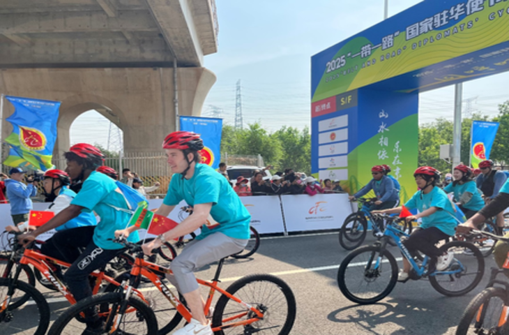 'बेल्ट एंड रोड - 2025' राजदूत साइकिल रेसिंग श्रृंखला का पहला पड़ाव पेइचिंग में आयोजित