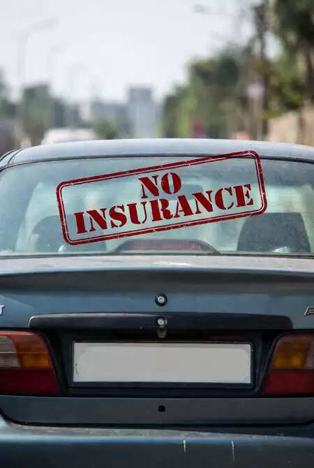 कर्नाटक प्रशासन की बड़ी लापरवाही, बिना वैलिड इंश्योरेंस के सड़कों पर दौड़ रही सरकारी गाड़ी