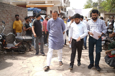 दिल्ली के मंत्री रविंद्र इंद्रराज सिंह ने बवाना में 'ड्रेन प्रोजेक्ट' की आधारशिला रखी