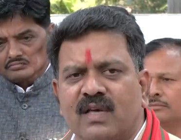 ‘यह शर्टलेस नहीं, शेमलेस प्रदर्शन था’, एआई समिट में यूथ कांग्रेस के प्रदर्शन पर बोले डिप्टी सीएम विजय शर्मा