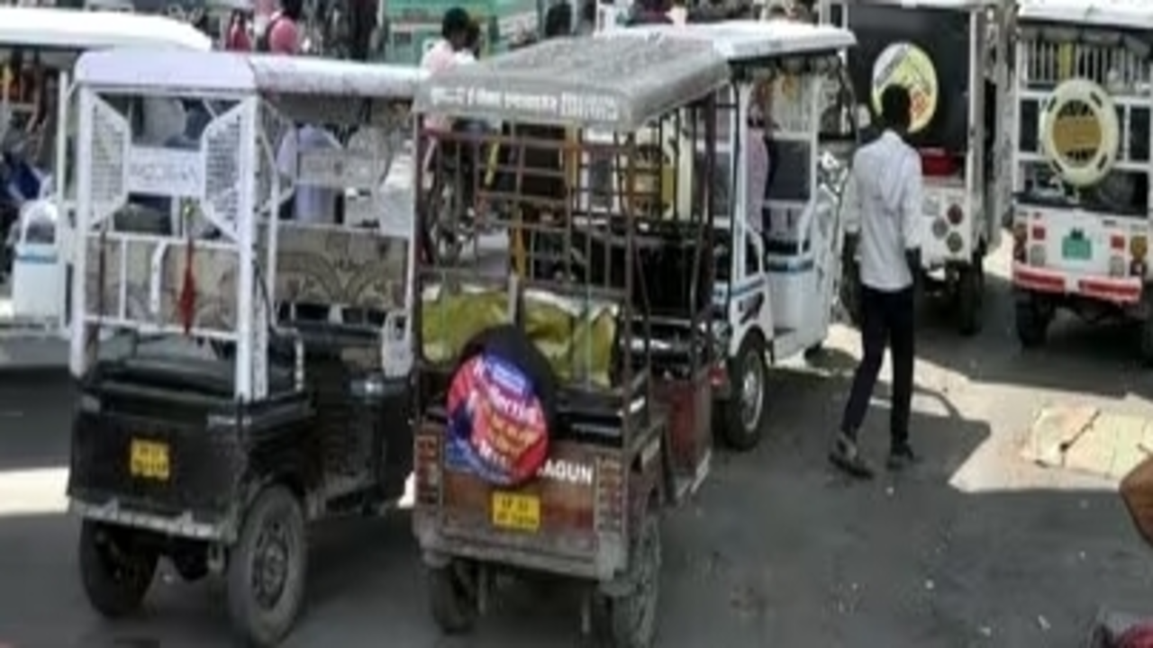 केंद्र सरकार ने ई-रिक्शा स्विच ऑफ करने वाले ऐप 'बीएटी बीएमएस' को गूगल प्ले और एप्पल ऐप स्टोर से हटाने का दिया निर्देश