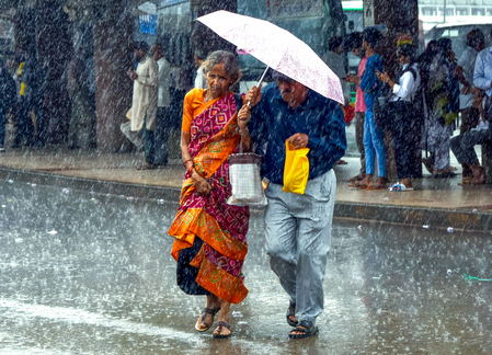 दिल्ली एनसीआर में तेज हवाओं के साथ भारी बारिश की संभावना, आईएमडी ने जारी किया रेड अलर्ट