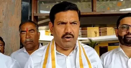 भाजपा प्रदेश अध्यक्ष ने लगाया ‘गृह लक्ष्मी योजना’ में अनियमितता बरतने का आरोप, कहा-कर्नाटक सरकार रुख स्पष्ट करे