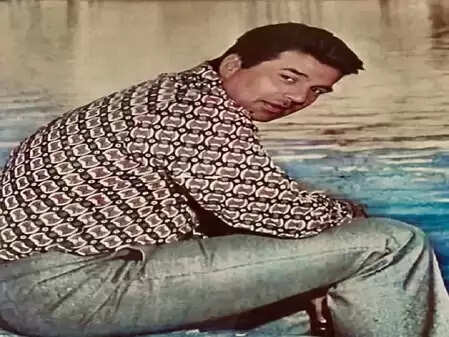 'इंसानियत का मजहब अपनाओ' - जानिए धर्मेंद्र ने बच्चों को सबसे बड़ा तोहफा क्या दिया था