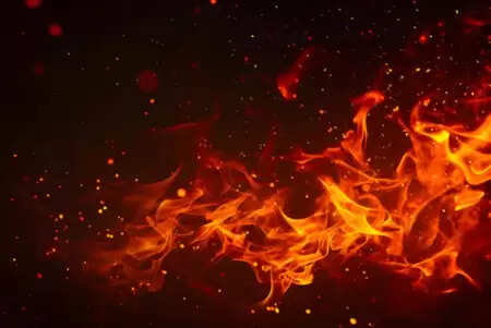 मुंबई के कुर्ला पश्चिम में गैस पाइपलाइन लीक से लगी आग, 20 मिनट में काबू पाया