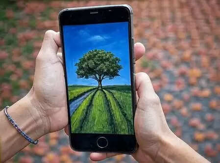 आपकी जिंदगी पर असर डालता है मोबाइल का वॉलपेपर, जानें क्या कहता है वास्तु शास्त्र?