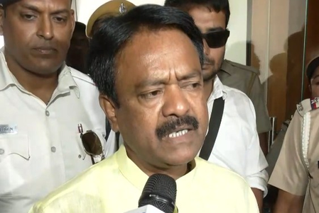 पश्चिम बंगाल में राशन से आटा हटाने का आदेश, खाद्य मंत्री बोले- एक हफ्ते में सरकार की कार्ययोजना होगी स्पष्ट