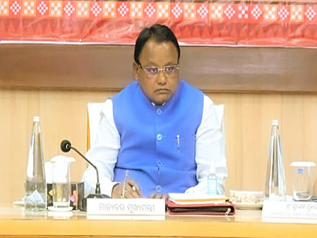ओडिशा के सीएम मोहन माझी ने स्कूल की किताबों में गलतियों पर की बड़ी कार्रवाई, 4 अधिकारी निलंबित
