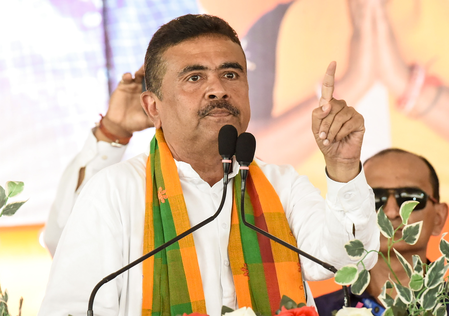 बंगाल चुनाव: सुवेंदु अधिकारी ने आई-पैक कर्मचारियों को नौकरी देने के ममता बनर्जी के वादे का उड़ाया मजाक