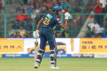 आईपीएल 2026 : सुदर्शन की शतकीय पारी, आरसीबी के खिलाफ जीटी ने 3 विकेट खोकर बनाए 205 रन