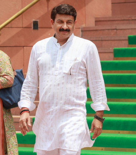 सत्य निकेतन हादसे के बीच मनोज तिवारी का 'हिंद के सितारा' कॉन्सर्ट टला, वापस किए जाएंगे टिकट के पैसे