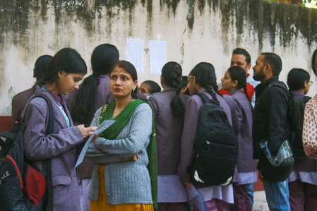 देश और दुनिया के कई शहरों में प्रारंभ हुई सीबीएसई की बोर्ड परीक्षाएं