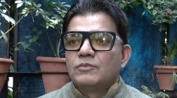 मातृभूमि का सम्मान करना गलत कैसे माना जा सकता है : यासर जिलानी