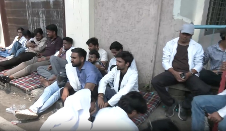 मध्य प्रदेश में इंटर्न डॉक्टरों की हड़ताल पर सस्पेंस बरकरार, स्टाइपेंड 21,500 करने पर सहमति के बाद भी गतिरोध