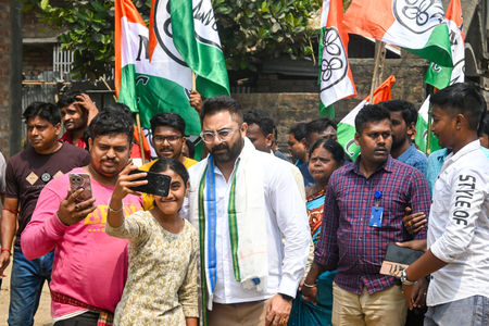 बंगाली अभिनेता-राजनेता सोहम चक्रवर्ती के खिलाफ दर्ज कराई गई मारपीट की शिकायत