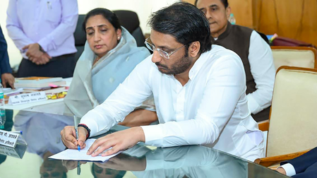 एनसीपी (अजित पवार) की राष्ट्रीय कार्यकारिणी सूची पर राजनीतिक उथल-पुथल, दिग्गजों के नाम गायब