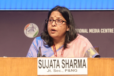 पेट्रोल-डीजल की देश में कोई कमी नहीं, एलपीजी ऑनलाइन बुकिंग 92 फीसदी तक पहुंची : पेट्रोलियम मंत्रालय