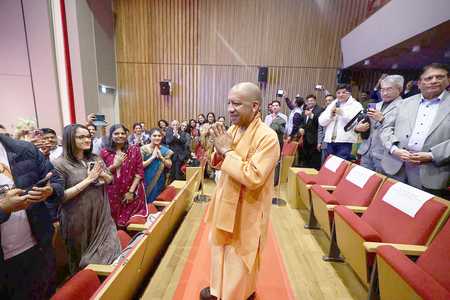 विश्व में जहां भी भारतीय मूल के लोग संकट में होते हैं, भारत उनके साथ खड़ा रहता है: सीएम योगी