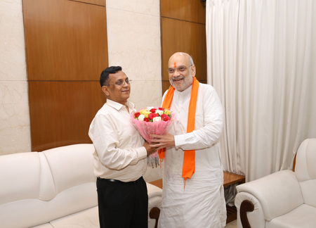 गृह मंत्री अमित शाह ने नीति आयोग के सदस्य बनने पर प्रोफेसर गोबर्धन दास को दी बधाई