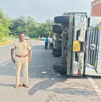 महाराष्ट्र: नए कसारा घाट में दर्दनाक हादसा, कंटेनर के नीचे दबने से पति-पत्नी की मौत