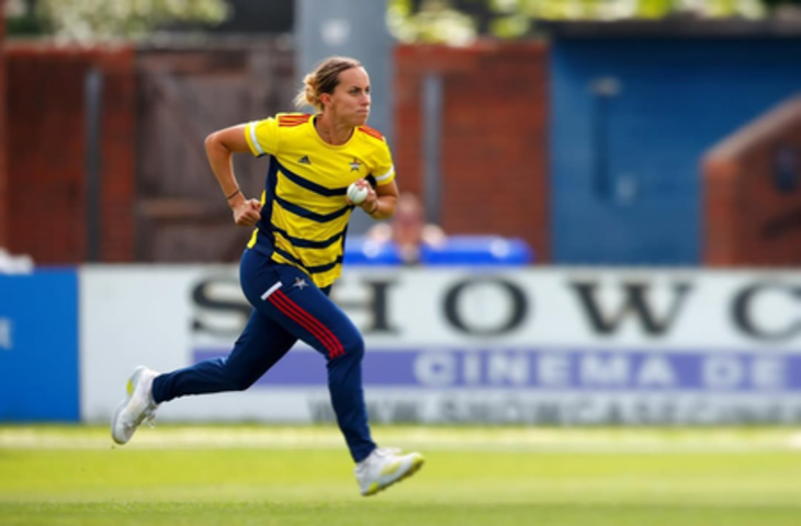 चोट से परेशान इंग्लैंड की महिला क्रिकेटर, महज 29 साल की उम्र में लेना पड़ा संन्यास