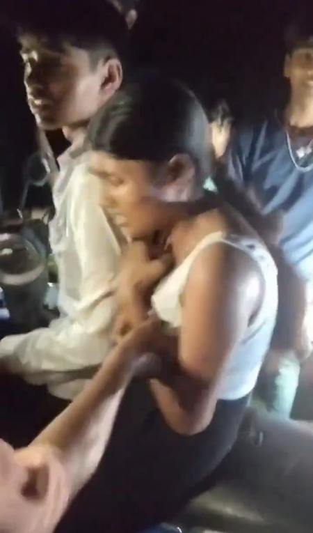बिहार : जमुई में बाइक सवार लड़के-लड़की को रोककर लड़की से अभद्रता का आरोप, वीडियो वायरल