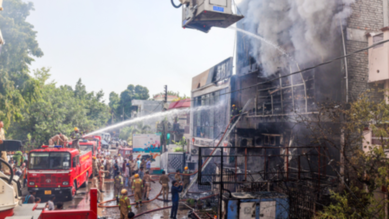 स्कूल-अस्पताल समेत सार्वजनिक इमारतों के लिए राष्ट्रीय फायर सेफ्टी फ्रेमवर्क की मांग, याचिका दायर