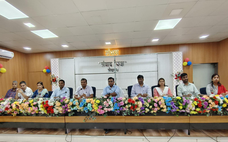 शेखपुरा: डीएम की अध्यक्षता में साप्ताहिक समीक्षा बैठक, लंबित मामलों को दो सप्ताह में निपटाने का सख्त निर्देश