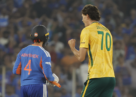 अहमदाबाद में भारतीय फैंस निराश, टी20 वर्ल्ड कप के इतिहास में टीम इंडिया ने झेली सबसे बड़ी हार