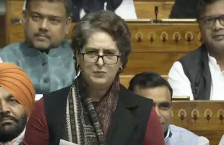 'वंदे मातरम' पर पश्चिम बंगाल चुनाव के लिए बहस, आजादी के 75 साल बाद अब याद आया : प्रियंका गांधी वाड्रा