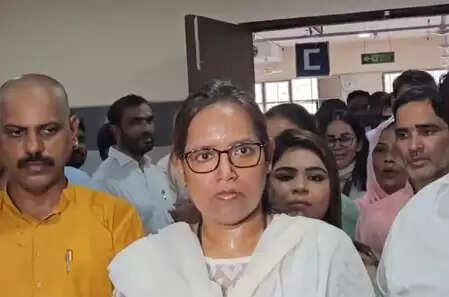 કોંગ્રેસ પાર્ટી દેશની મહિલા અને પીએમ મોદીનો આદર કરે છે: કોંગ્રેસ નેતા વર્શા ગાયકવાડ