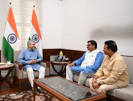 जेवर के विकास को नई रफ्तार: चोला रेलवे स्टेशन बनेगा आधुनिक ट्रांसपोर्ट हब, एयरपोर्ट से मजबूत होगी कनेक्टिविटी