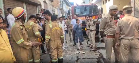 उत्तर प्रदेश: बागपत में दुकान और मकान में आग लगने से मां-बेटी की मौत, दो लोग झुलसे