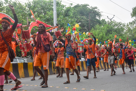 सरकार कांवड़ यात्रा के लिए चलाएगी अतिरिक्त बसें, निगरानी के लिए 24 घंटे एक्टिव रहेगा कंट्रोल रूम