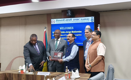मोजाम्बिक के परिवहन एवं लॉजिस्टिक्स मंत्री ने दिल्ली मेट्रो का किया दौरा, अत्याधुनिक प्रशिक्षण सुविधाएं देखीं