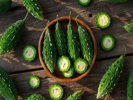 करेला के ये फायदे जानते हैं आप? जानें किन परेशानियों में कर सकते हैं सेवन