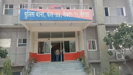 नोएडा से जंतर-मंतर जा रहे नेताओं को नहीं रोक सकी पुलिस, चौकी प्रभारी समेत तीन पुलिसकर्मी निलंबित