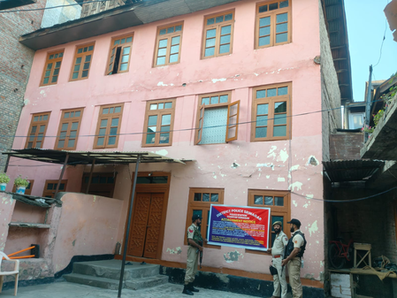 श्रीनगर पुलिस की बड़ी कार्रवाई, एनडीपीएस एक्ट के तहत 13.43 करोड़ से अधिक की संपत्ति अटैच