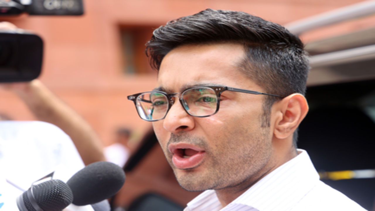कलकत्ता हाई कोर्ट ने अभिषेक बनर्जी के पीए के खिलाफ दर्ज सभी एफआईआर से जुड़ी रिपोर्ट मांगी, 10 सितंबर को अगली सुनवाई